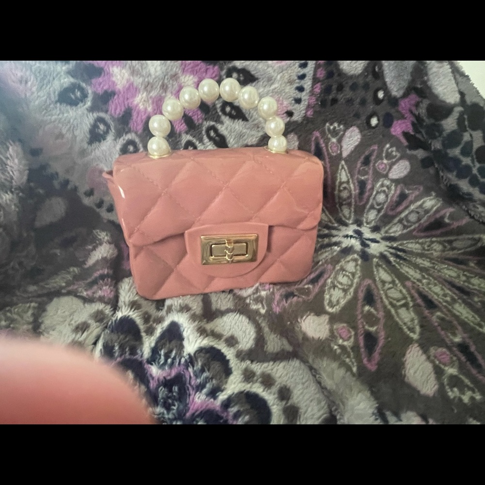 baby pink ! Pearl handle purse